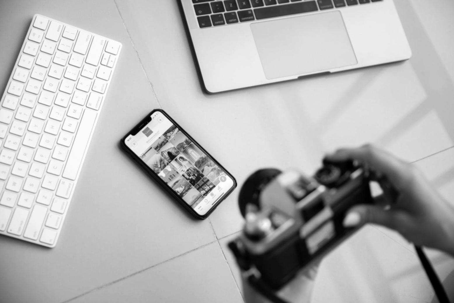 Éclairage studio professionnel avec modèle